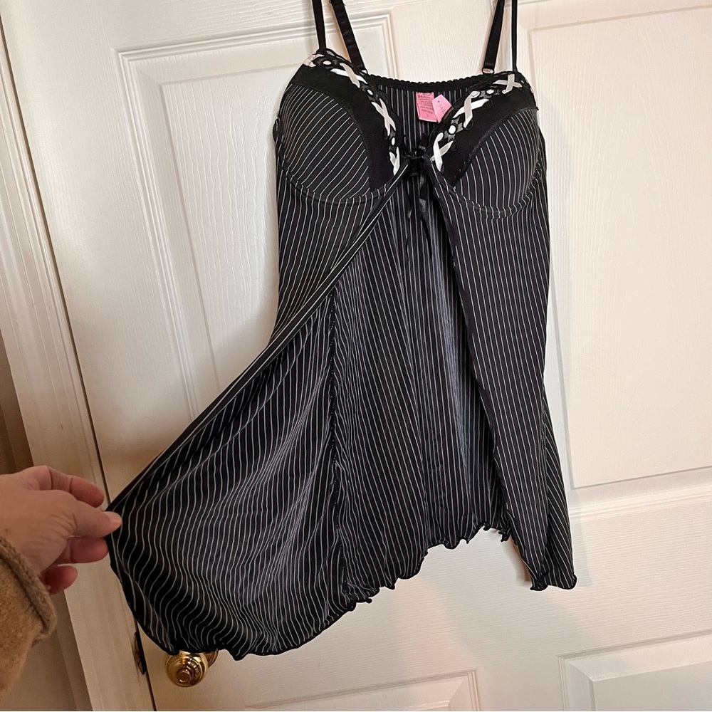 Open front pinstriped slinky lingerie size large black and white top and panty